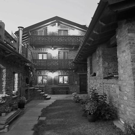 Suite Del Villaggio Sarre Exteriér fotografie