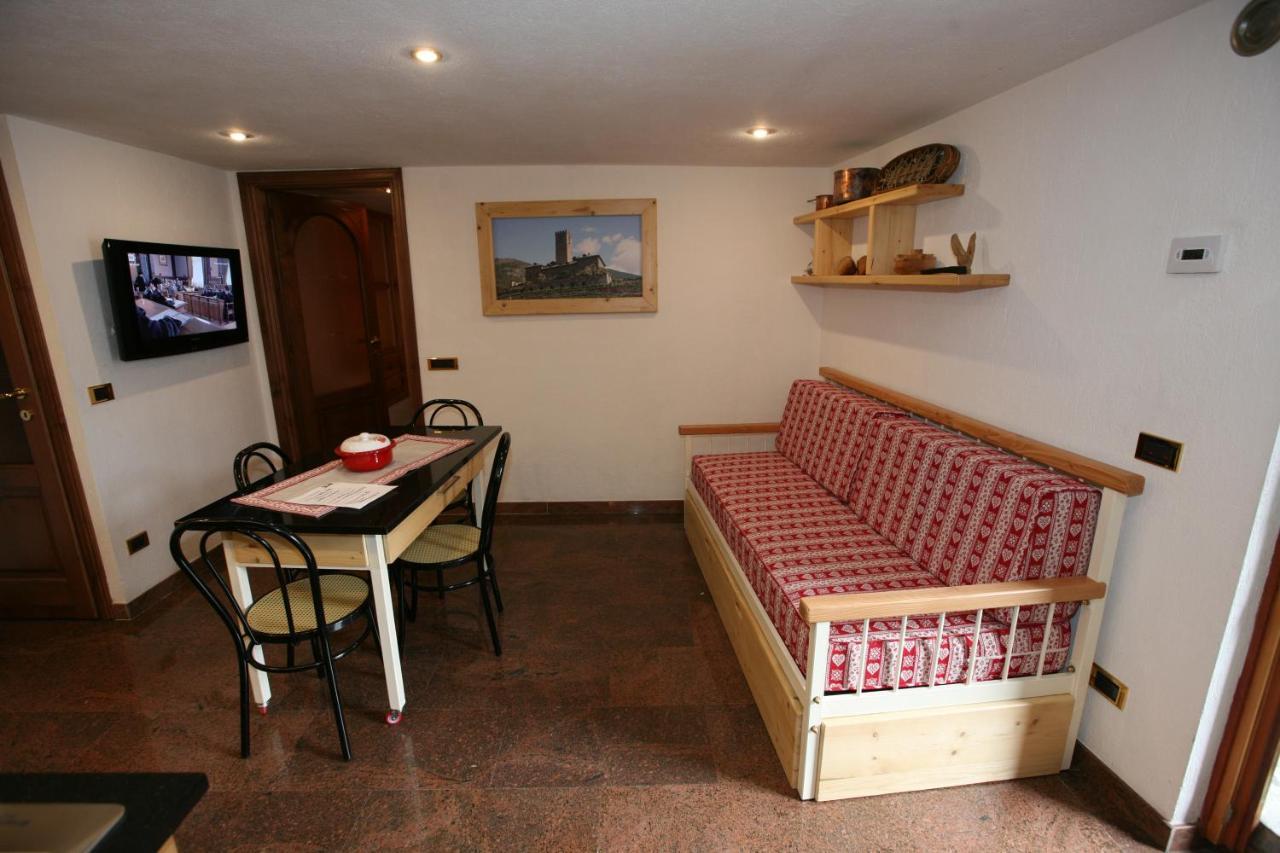 Suite Del Villaggio Sarre Exteriér fotografie