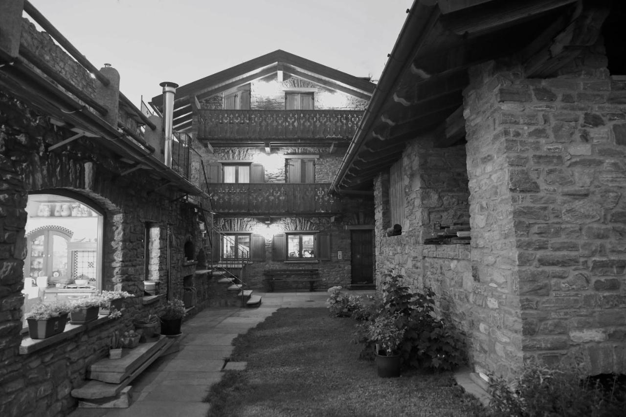Suite Del Villaggio Sarre Exteriér fotografie