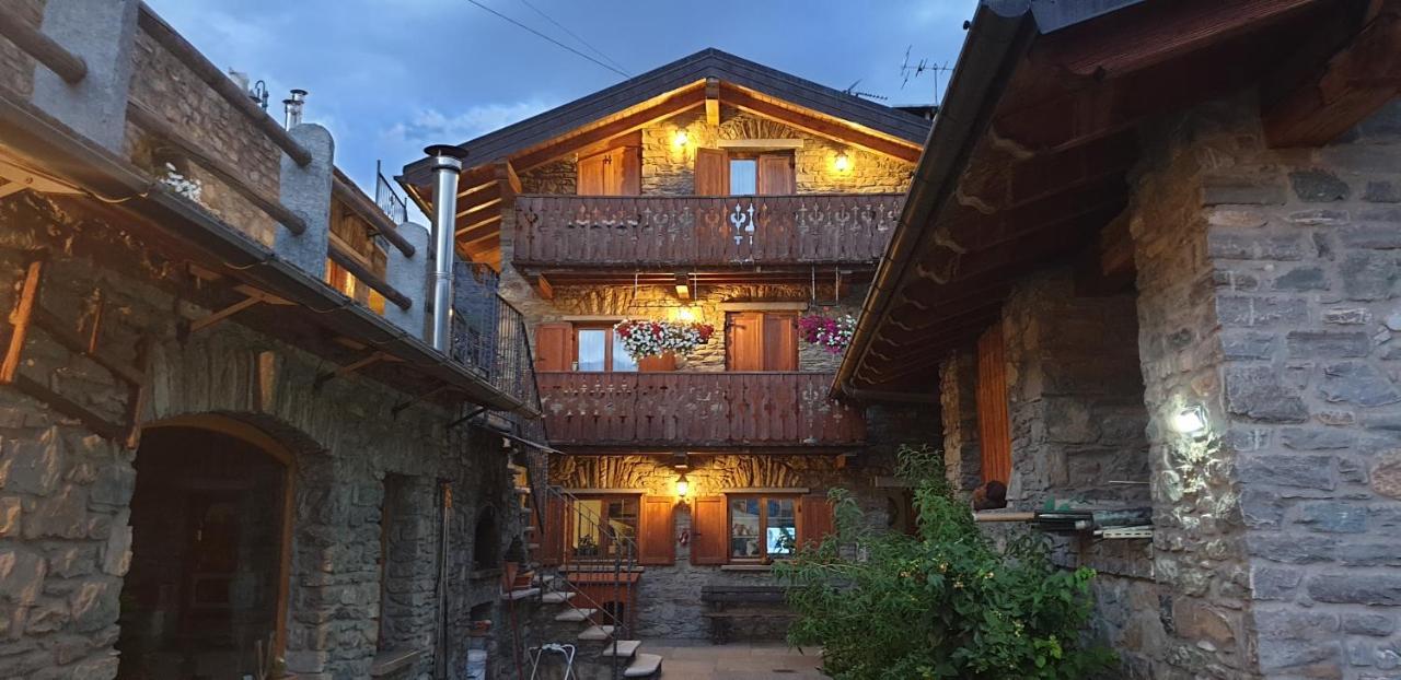 Suite Del Villaggio Sarre Exteriér fotografie